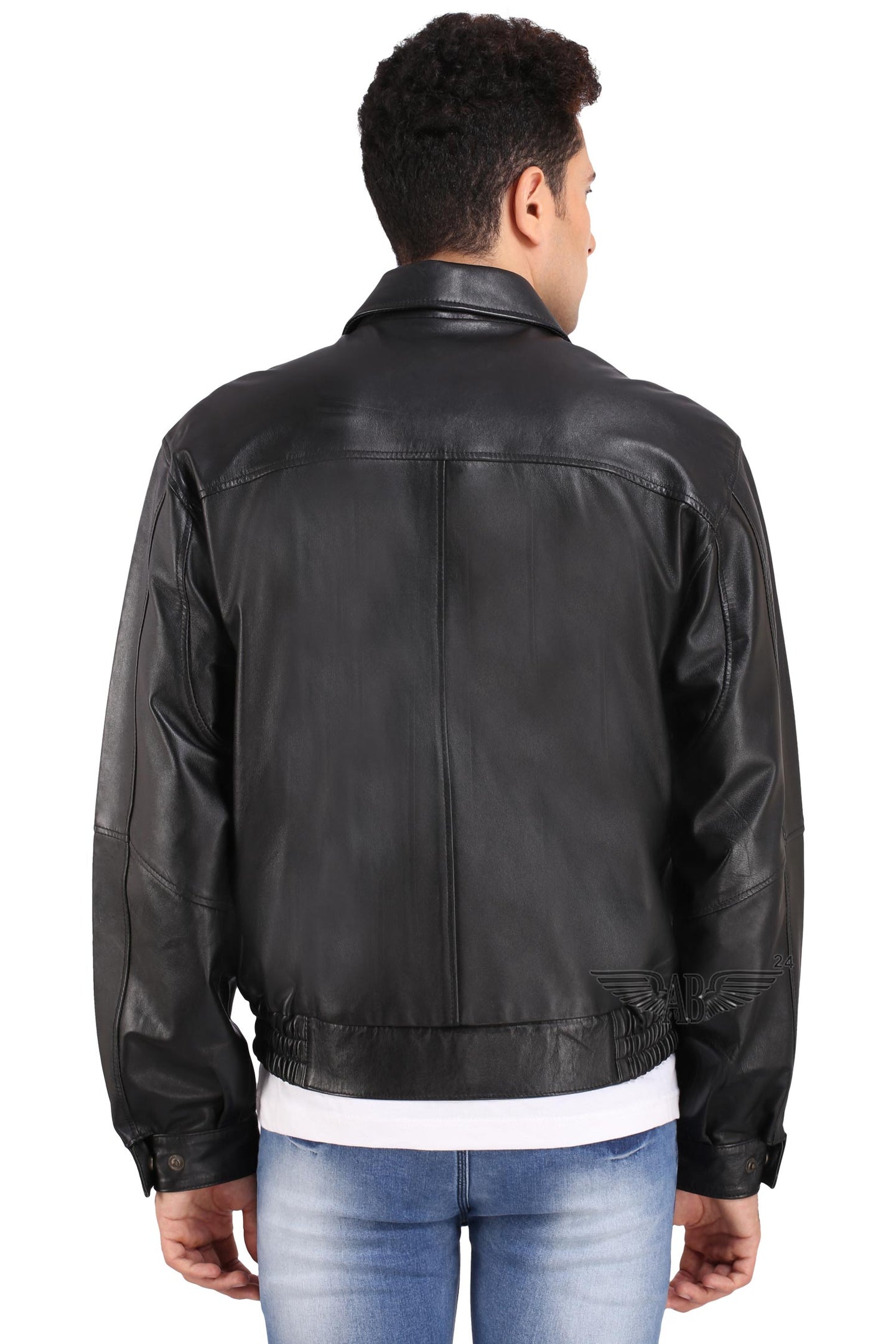 back side image of Bomber jacket. It has full sleeves.