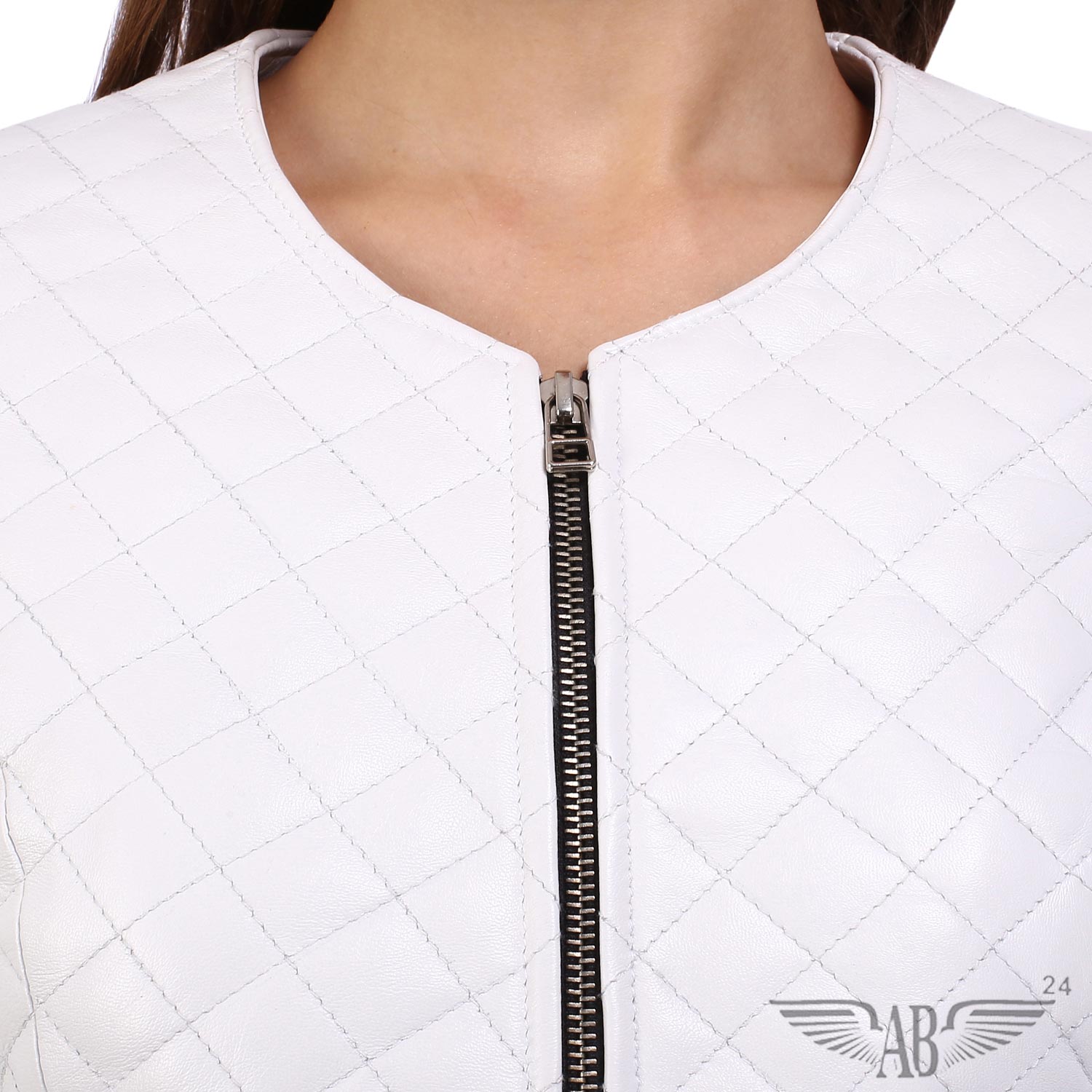 Closeup look Collar look with zip of our CHANNEL DIAMOND STITCH JACKET IN PREMIUM WHITE SOFT LEATHER.