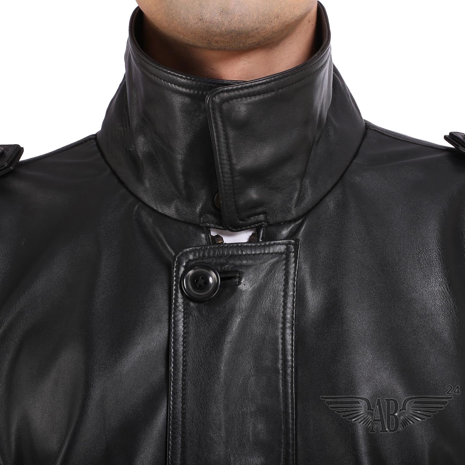 Close image of turtle neck of TRENCH COAT