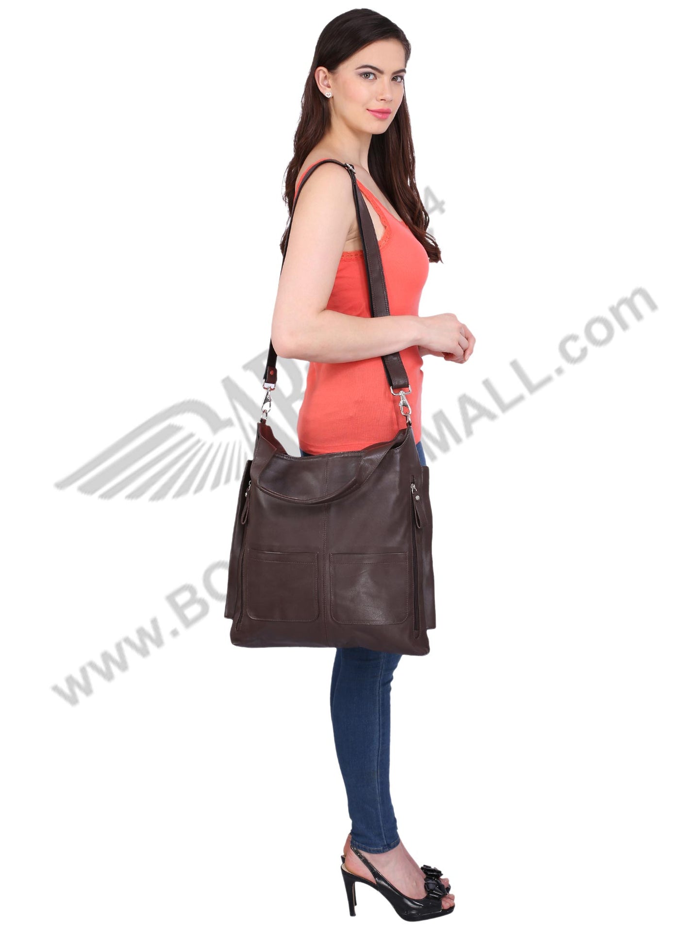 Stylish model posing with FER GAMO HAND BAG